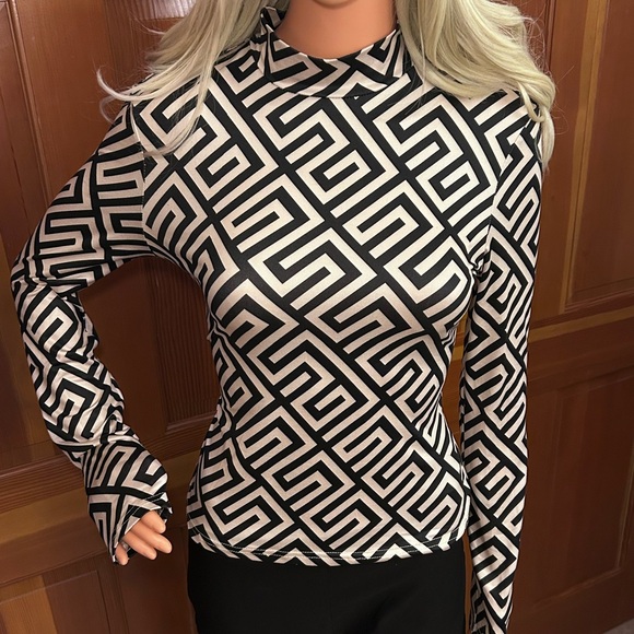 Mock Neck Greek Key" Print Pattern Tee - Picture 15 of 16